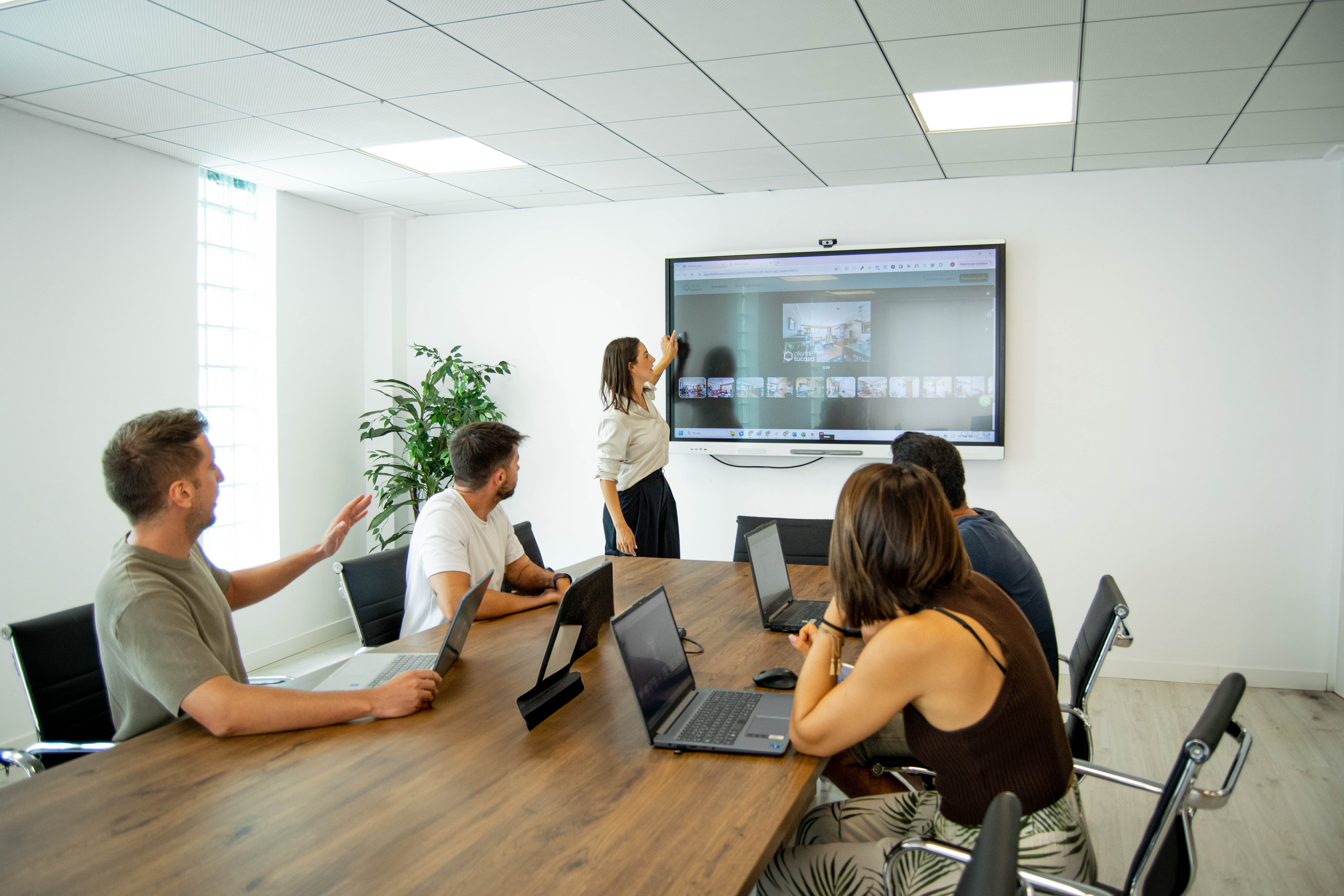 Sala de reuniones de la oficina de Ofertatucasa